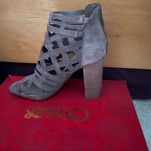 Carlos Santana Lola Doe Size:8.5